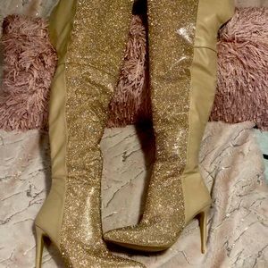 The pictures do these no justice. These bling boots are so bomb!Ordered too big.